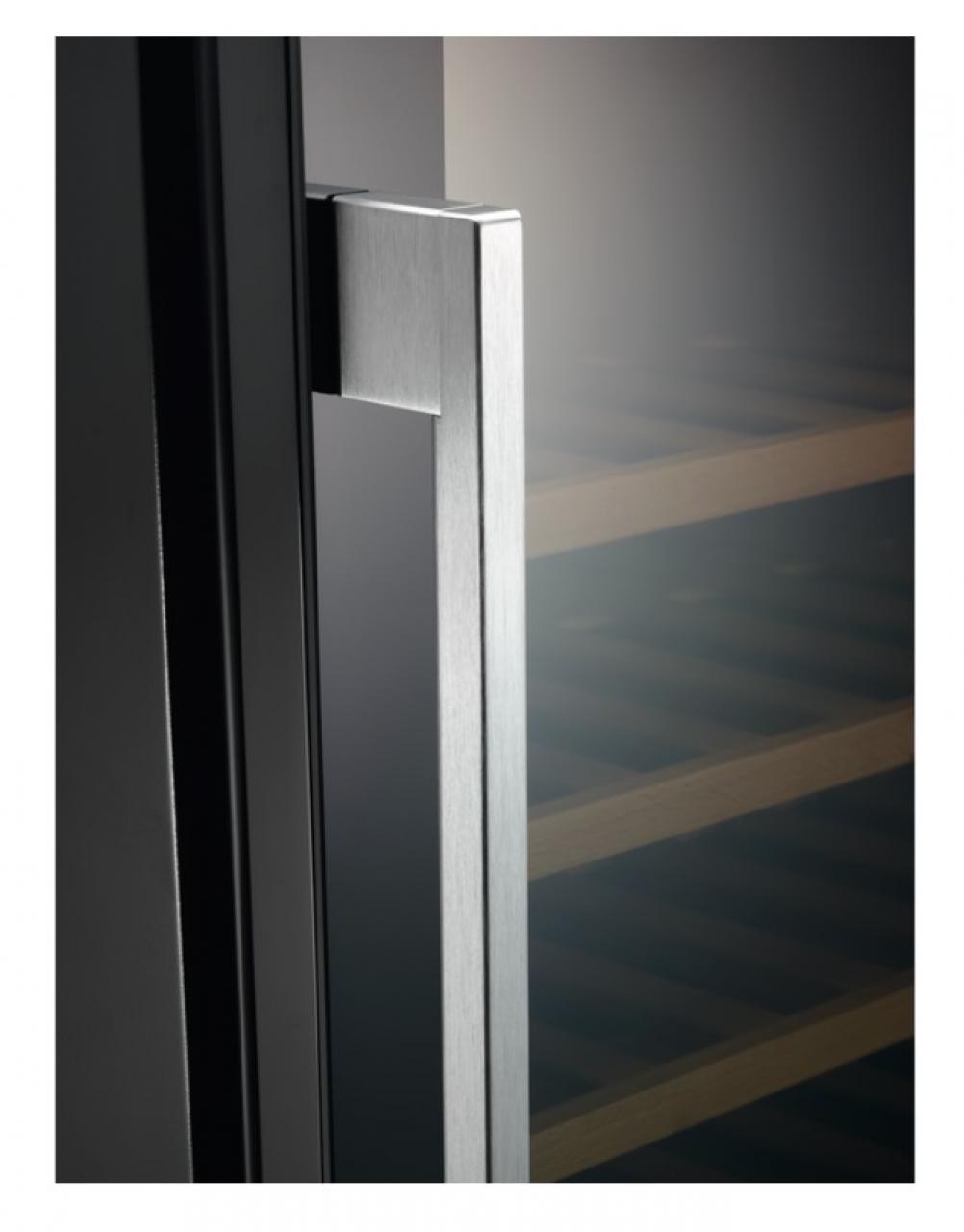 Винный шкаф встраиваемый AEG AWUS020B5B