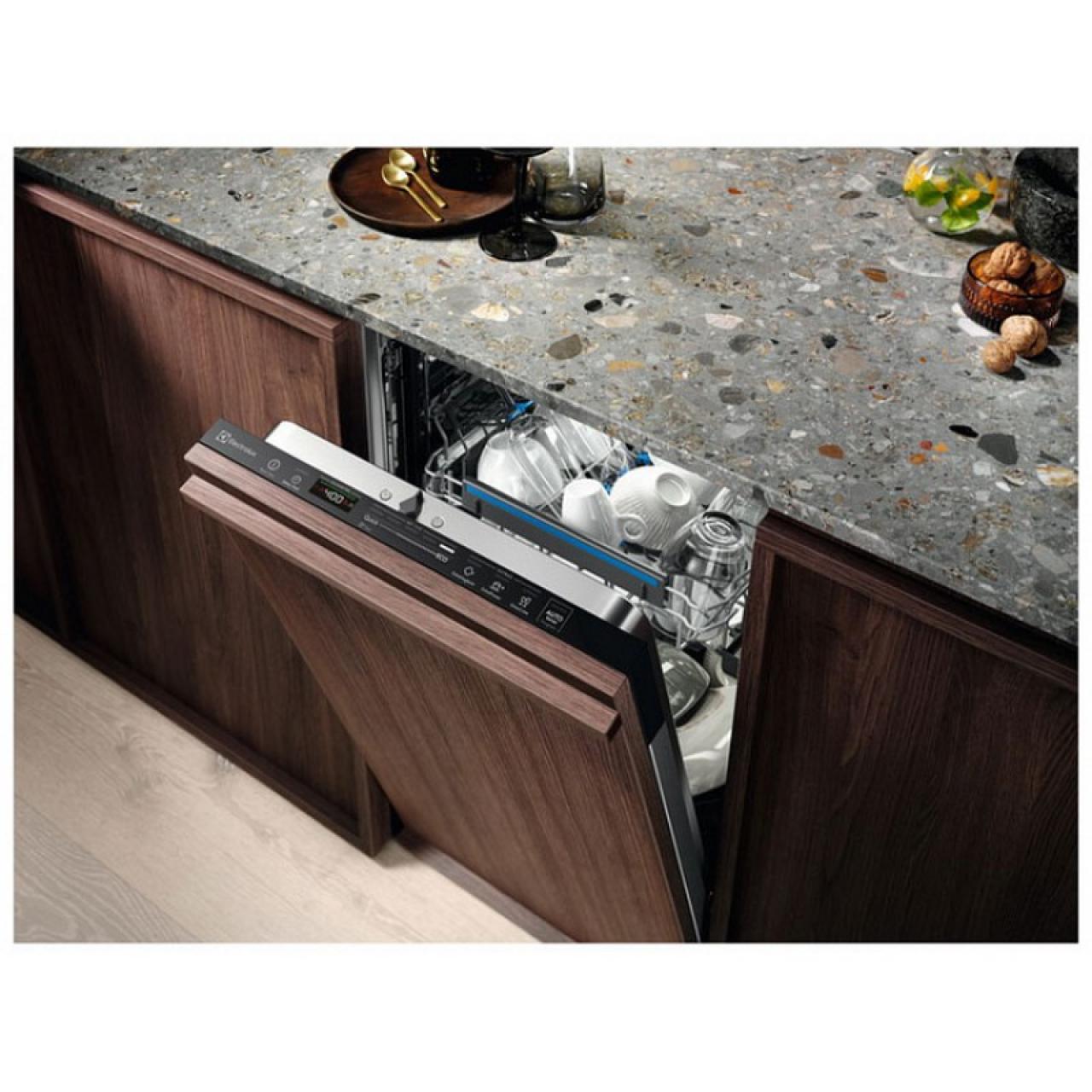 Встраиваемая посудомоечная машина Electrolux EEG62300L